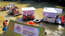 Dalam rangka memperingati Hari Lingkungan Hidup Sedunia, Komunitas Jelajah Balangan menggelar Babarasih Aliran Sungai Balangan (BASARUAN) IV di Desa Balang, Kecamatan Paringin, Kabupaten Balangan, Sabtu (20/6/2026). - Foto: Mc.Balangan