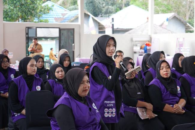 Sesi tanya jawab/diskusi para kader bersama Tim Pembina Pos Pelayanan Terpadu (Posyandu) Provinsi Kalimantan Selatan, di Desa Muara Jaya, Awayan, Senin (22/6/2026). - Foto: Mc.Balangan