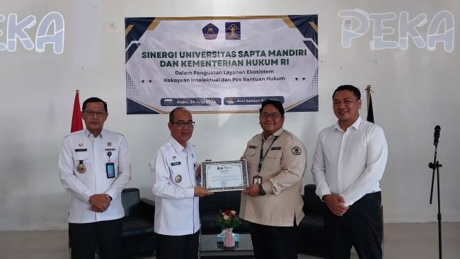 Kepala Divisi Pelayanan Hukum Kantor Wilayah Kementerian Hukum Kalimantan Selatan, Alex Cosmas Pinem. - Foto: Mc.Balangan.