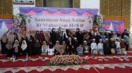 50 anak yatim menerima santunan pada peringatan 10 Muharam 1448 Hijriah yang digelar di Masjid Al-Akbar Balangan, Kecamatan Paringin Selatan, Kamis (25/6/2026). - Foto: Mc.Balangan