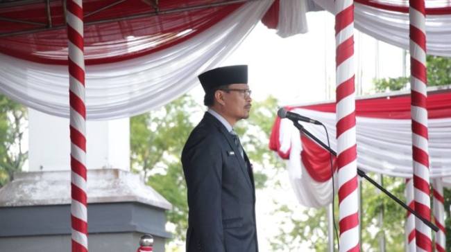 Plh Sekdaprov Kalsel, Subhan Nor Yaumil, memimpin upcara peringatan Hari Lahir Pancasila. Foto : Istimewa