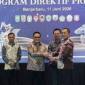 Plh Sekda Kalsel (kedua dari kanan) saat di atas panggung utama kegiatan singkronisasi program presiden. Foto : istimewa