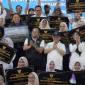Menteri Pendidikan Dasar dan Menengah (Mendikdasmen), Prof Dr Abdul Mu’ti, bersama Gubernur Kaltim Rudy Mas'ud membaur dengan kepala sekolah pada peresmian 102 satuan pendidikan yang selesai direvitalisasi di Kaltim. (Foto: Adpim Kaltim)

