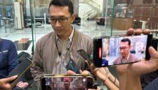 Juru Bicara Komisi Pemberantasan Korupsi Budi Prasetyo memberikan keterangan di Gedung Merah Putih KPK, Jakarta, Rabu (17/6/2026) malam. (Foto: Antara/Rio Feisal)