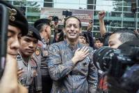 Terdakwa kasus dugaan korupsi pengadaan Chromebook di lingkungan Kemendikbudristek, Nadiem Anwar Makarim (tengah) meninggalkan Pengadilan Tipikor usai sidang putusan di Pengadilan Tipikor, Jakarta, Selasa (30/6/2026). (Foto: Antara/Salma Talita)