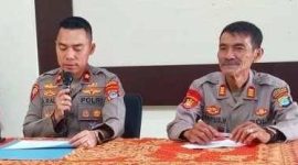 Kapolsek KPL Banjarmasin Kompol Dr, Muhammad Abd Rauf, SIK, MH didampingi Kanit Reskrim, Ipda Kevin Wahyudi S.Tr.K, MH