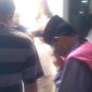 AB dengan tangan terborgol dan mengenakan rompi pink, ditetapkan sebagai tersangka baru atas kasusnya itu serta dilakukan penahanan di Lapas Kelas IIA Banjarmasin oleh Tim penyidik Kejaksaan Negeri Banjarmasin, Selasa (2/6/2026) (SuarIndonesia/ZI)