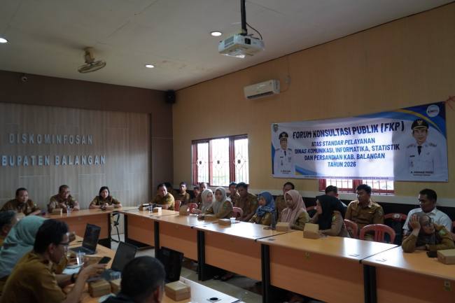 Diskominfosan jaring masukan untuk evaluasi pelayanan di Aula Setempat, Senin (8/6/2026) (SuarIndonesia/Adv)