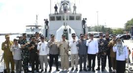 Pelepasan Ekpedisi dilakukan secara simbolis oleh Gubernur Kalsel H. Muhidin didampingi Jajaran Forkopimda Kalsel, Pihak BI dan Perwakilan dari Sopsal Mabes TNI AL di Pelabuhan Trisakti Banjarmasin, Selaa )9/6/2026) SuarIndonesia/Ist)