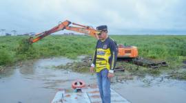 Ketua DPRD  Kalse) H. Supian HK cek n langsung ke lapangan pengerukan jalur sungai baru di Kecamatan Danau Panggang, Kabupaten Hulu Sungai Utara, Jumat (12/6/2026) (SuarIndonesia/Ist)