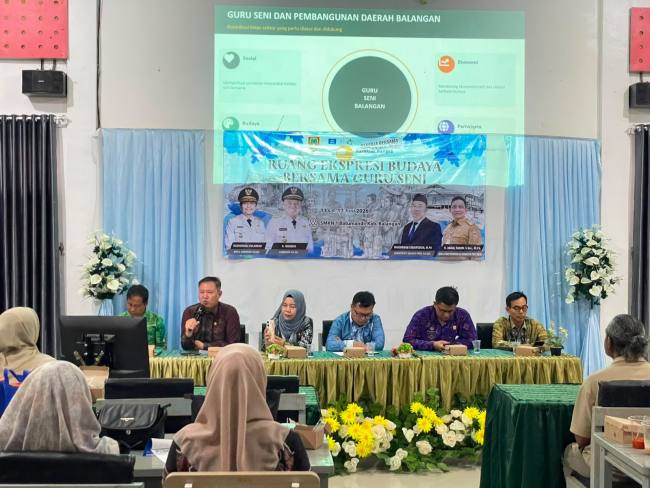 Kegiatan bertajuk “Sinergi DPRD dan Pemangku Kepentingan dalam Pemajuan Seni Budaya” berlangsung di SMK Negeri 1 Batumandi, Desa Mantimin, Kecamatan Batumandi, Kamis (11/6/2026). SuarIndonesia/Adv)