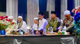Wakil Bupati Balangan, Akhmad Fauzi menghadiri Tablig Akbar dalam rangka menyambut Tahun Baru Islam 1 Muharram 1448 H digelar di Desa Sirap, Kecamatan Juai, Sabtu (13/6/2026). Kegiatan turut mendatangkan penceramah Habib Rifky Alaydrus dari Jakarta. (SuarIndonesia/Adv)