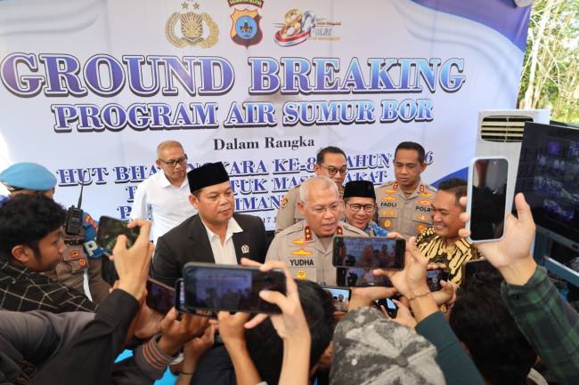 Kapolda Kalsel Irjen Pol Dr. Rosyanto Yudha Hermawan, SIK, SH, MH