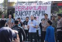 Badan Eksekutif Mahasiswa (BEM) se-Kalimantan Selatan kembali menggelar aksi unjuk rasa di depan Gedung DPRD Kalsel, Jalan Lambung Mangkurat, Banjarmasin, Jum'at (19/6/2026) sore (SuarIndonesia (HM)