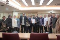 Ketua DPRD Provinsi Kalimantan Selatan, Dr. H. Supian HK, S.H., M.H., bersama jajaran pimpinan dan anggota dewan mendatangi Gedung DPR RI, Senayan, Jakarta, Senin (22/6/2026) (SuarIndonesia/Ist)