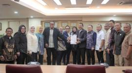 Ketua DPRD Provinsi Kalimantan Selatan, Dr. H. Supian HK, S.H., M.H., bersama jajaran pimpinan dan anggota dewan mendatangi Gedung DPR RI, Senayan, Jakarta, Senin (22/6/2026) (SuarIndonesia/Ist)