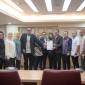 Ketua DPRD Provinsi Kalimantan Selatan, Dr. H. Supian HK, S.H., M.H., bersama jajaran pimpinan dan anggota dewan mendatangi Gedung DPR RI, Senayan, Jakarta, Senin (22/6/2026) (SuarIndonesia/Ist)