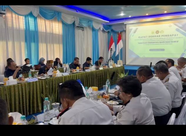 Kunjungan kerja spesifik ke Lapas Kelas II Banjarmasin sekaligus mengadakan rapat dengar pendapat dengan Kepala Kantor Wilayah Direktorat Jenderal Pemasyarakatan Kalimantan Selatan, Erwedi Supriyatno, Selasa (23/6/2026) SuarIndonesia/ZI).