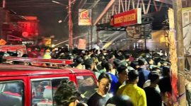 Amuk api hanguskan tiga buah toko di Jalan Padat Karya, Sungai Andai, tepat di samping Komplek Arshila Residen Banjarmasin Utara,  Selasa (23/6/2026) malan, sekitar pukul 19.20 WITA. (SuarIndonesia/YI)