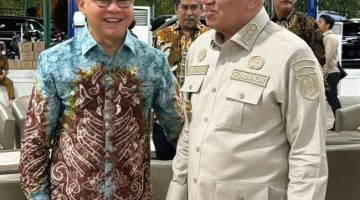 Gubernur Kalsel, H Muhidin, (kanan)  dengan Menteri P2MI. Drs H. Mukhtarudin.