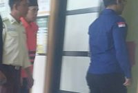 Heriyaksa alias Yaksa, (berpeci hitam) saat digiring ke rungan persidangan Pengadilan Tindak Pidana Korupsi (Tipikor) Banjarmasin, Rabu )24/6/2026) (SuarIndonesia/ZI).