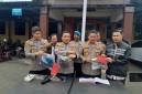 Pelaksana Harian (Plh) Kapolresta Banjarmasin, Kombes Pol Timbul R.K. Siregar, mengatakan tersangka sempat bekerja sebagai buruh lepas untuk memenuhi kebutuhan hidup selama berstatus buronan. (SuarIndonesia/DO)