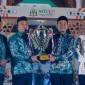 Gubernur H. Muhidin melalui Sekdaprov H Muhammad Syarifuddin secara resmi menutup pelaksanaan Musyabakah Tilawatil Quran (MTQ) ke-XXXVII Tingkat Provinsi Kalsel Tahun 2026  Kamis (25/6/2026) malam (SuarIndonesia/Adv) 