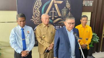 Jaksa Agung Muda Perdata dan Tata Usaha Negara Prof. Dr. R. Narendra Jatna, S.H., LL.M,