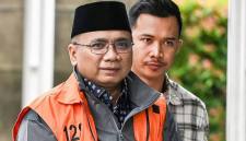 Tersangka kasus dugaan korupsi kuota haji dan penyelenggaraan ibadah haji Yaqut Cholil Qoumas (kiri). (Foto: Dok Antara/Fakhri Hermansyah)