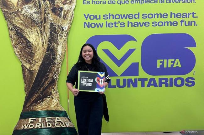 Angelia Hutabarat berpose saat dirinya diterima sebagai seleksi sukarelawan dalam perhelatan pesta bola sedunia, FIFA World Cup 2026. (Foto: Dokpri Angelia Hutabarat)