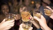 Foto Ilustrasi pesta minuman arak. (Foto: Istimewa)