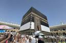 Jemaah haji dari berbagai negara melaksanakan Tawaf Ifadah di Masjidil Haram, Makkah, Arab Saudi, Minggu (31/5/2026). Jemaah haji dari berbagai negara kembali memadati Masjidil Haram untuk menyelesaikan rangkaian ibadah haji yakni Tawaf Ifadah, Sai dan Tahalul. (Foto: Antara/Citro Atmoko)
