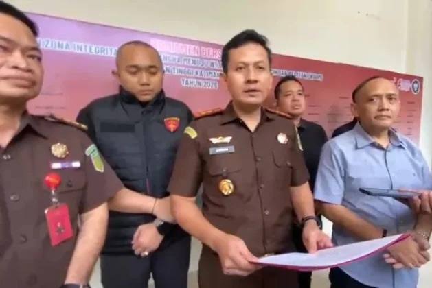 Kajar) Tabalong, Anggara Surya Nagara SH MH (tengah)  Assintel Kejati Kalsel Nana Riana, S.H., M.H., CSSL (kanan) dan  Assisten Tindak Pidana Khusus Anton Rahmanto, S.H., M.H.