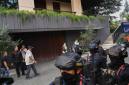 Penyidik KPK mendatangi rumah mantan Wakil Menteri Imigrasi dan Pemasyarakatan Silmy Karim di kawasan Brawijaya, Kebayoran Baru, Jakarta Selatan, Jumat (5/6/2026). Penyidik KPK menggeledah rumah Silmy Karim terkait penyidikan kasus dugaan korupsi pengurusan izin tinggal warga negara asing (WNA) di Indonesia yang menjerat mantan Wamen Imipas tersebut sebagai tersangka. (Foto: Antara/Indrianto Eko S)