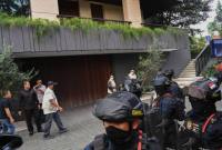 Penyidik KPK mendatangi rumah mantan Wakil Menteri Imigrasi dan Pemasyarakatan Silmy Karim di kawasan Brawijaya, Kebayoran Baru, Jakarta Selatan, Jumat (5/6/2026). Penyidik KPK menggeledah rumah Silmy Karim terkait penyidikan kasus dugaan korupsi pengurusan izin tinggal warga negara asing (WNA) di Indonesia yang menjerat mantan Wamen Imipas tersebut sebagai tersangka. (Foto: Antara/Indrianto Eko S)