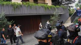 Penyidik KPK mendatangi rumah mantan Wakil Menteri Imigrasi dan Pemasyarakatan Silmy Karim di kawasan Brawijaya, Kebayoran Baru, Jakarta Selatan, Jumat (5/6/2026). Penyidik KPK menggeledah rumah Silmy Karim terkait penyidikan kasus dugaan korupsi pengurusan izin tinggal warga negara asing (WNA) di Indonesia yang menjerat mantan Wamen Imipas tersebut sebagai tersangka. (Foto: Antara/Indrianto Eko S)