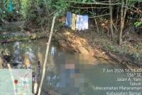 Mayat MA mengapung di sungai Desa Lok Tamu, Banjar. (Foto: Istimewa)