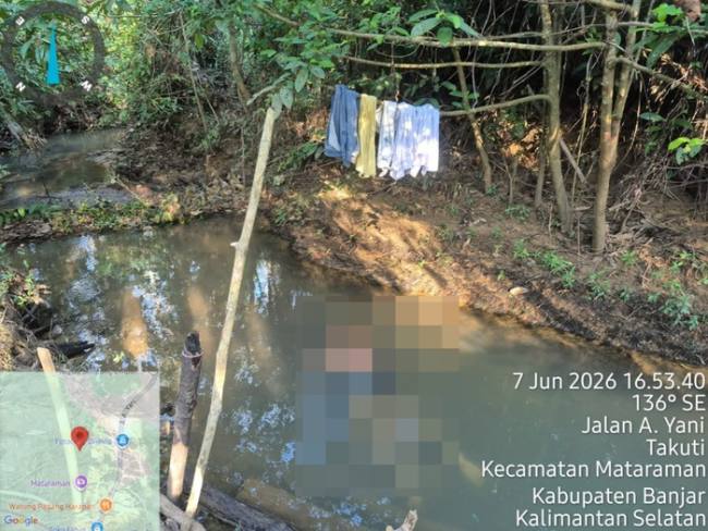 Mayat MA mengapung di sungai Desa Lok Tamu, Banjar. (Foto: Istimewa)