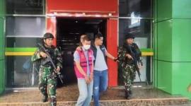 HY, Oknum pegawai Perumdam Tirta Senentang ditetapkan sebagai tersangka korupsi uang pelanggan Rp 5 miliar. (Footo: Dok Kejari Sintang)
