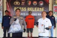 WD, seorang pemuda bunuh rekan di tambang emas Gunung Mas. (Foto: Polres Gunung Mas)