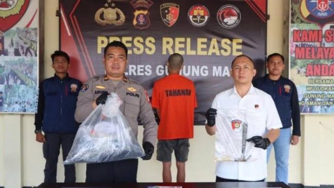 WD, seorang pemuda bunuh rekan di tambang emas Gunung Mas. (Foto: Polres Gunung Mas)
