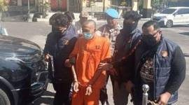 Sempat kabur usai pesta miras dan narkoba hingga menikam rekannya. AD (37) kini ditangkap aparat Polres Kotawaringin Timur. (Foto: Dok Polres Kotim)