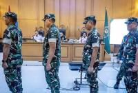 Empat personel TNI terkait kasus dugaan penganiayaan terhadap Andrie Yunus dalam sidang pembacaan putusan di Pengadilan Militer II-08 Jakarta, Rabu (10/6/2026). (Foto Antara/Agatha Olivia V)