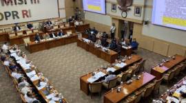 
Komisi III DPR RI menggelar rapat Panitia Kerja (Panja) Rancangan Undang-Undang (RUU) tentang Perubahan atas Undang-Undang Nomor 2 Tahun 2002 tentang Polri di Gedung DPR, Senayan, Jakarta, Senin (8/6/2026). (Foto: Antara/Fath Putra Mulya)