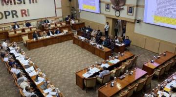 
Komisi III DPR RI menggelar rapat Panitia Kerja (Panja) Rancangan Undang-Undang (RUU) tentang Perubahan atas Undang-Undang Nomor 2 Tahun 2002 tentang Polri di Gedung DPR, Senayan, Jakarta, Senin (8/6/2026). (Foto: Antara/Fath Putra Mulya)