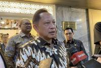 Menteri Dalam Negeri Tito Karnavian menjawab pertanyaan pers di kompleks parlemen, Senayan, Jakarta, Kamis (11/6/2026). (Foto: Antara/Fath Putra M)