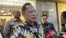 Menteri Dalam Negeri Tito Karnavian menjawab pertanyaan pers di kompleks parlemen, Senayan, Jakarta, Kamis (11/6/2026). (Foto: Antara/Fath Putra M)
