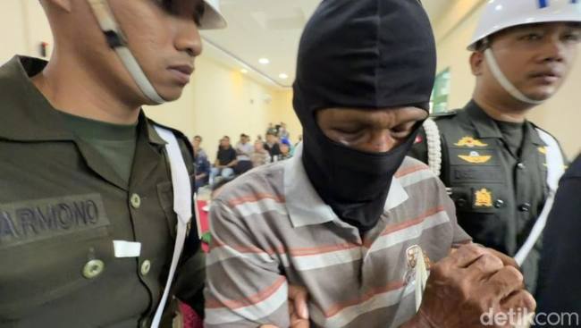WN Malaysia diamankan karena kedapatan membawa narkoba di jalur tikus perbatasan RI-Malaysia. (Foto: detik/Ocsya Ade CP)