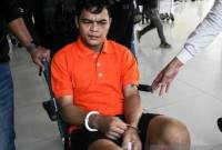 Pelaku  Bio, didorong menggunakan kursi roda menuju mobil setibanya di Bandara Tjilik Riwut, Palangka Raya, Kalimantan Tengah, Kamis (16/7/2026) (SuarIndonesia/Foto Antara