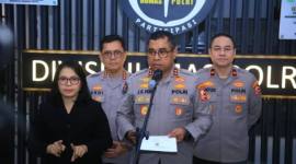 Kadiv Humas Polri Irjen Pol Johnny Eddizon Isir (kedua dari kanan). (Foto: HO-Divisi Humas Polri)